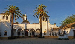 Palacio-del-Rey-courtyard-D © John Muddeman