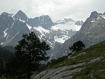 Posets towers above the Benasque valley &copy; Teresa Farino