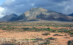 Montaña Tindaya & plains © Letizia Herrera-Álvarez